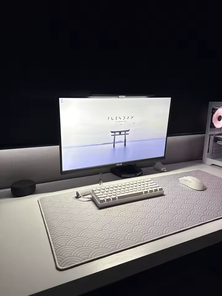 LuxiDesk Clip — Barre lumineuse écran 30cm fixée sur écran PC, compatible tous écrans, installation sans outil